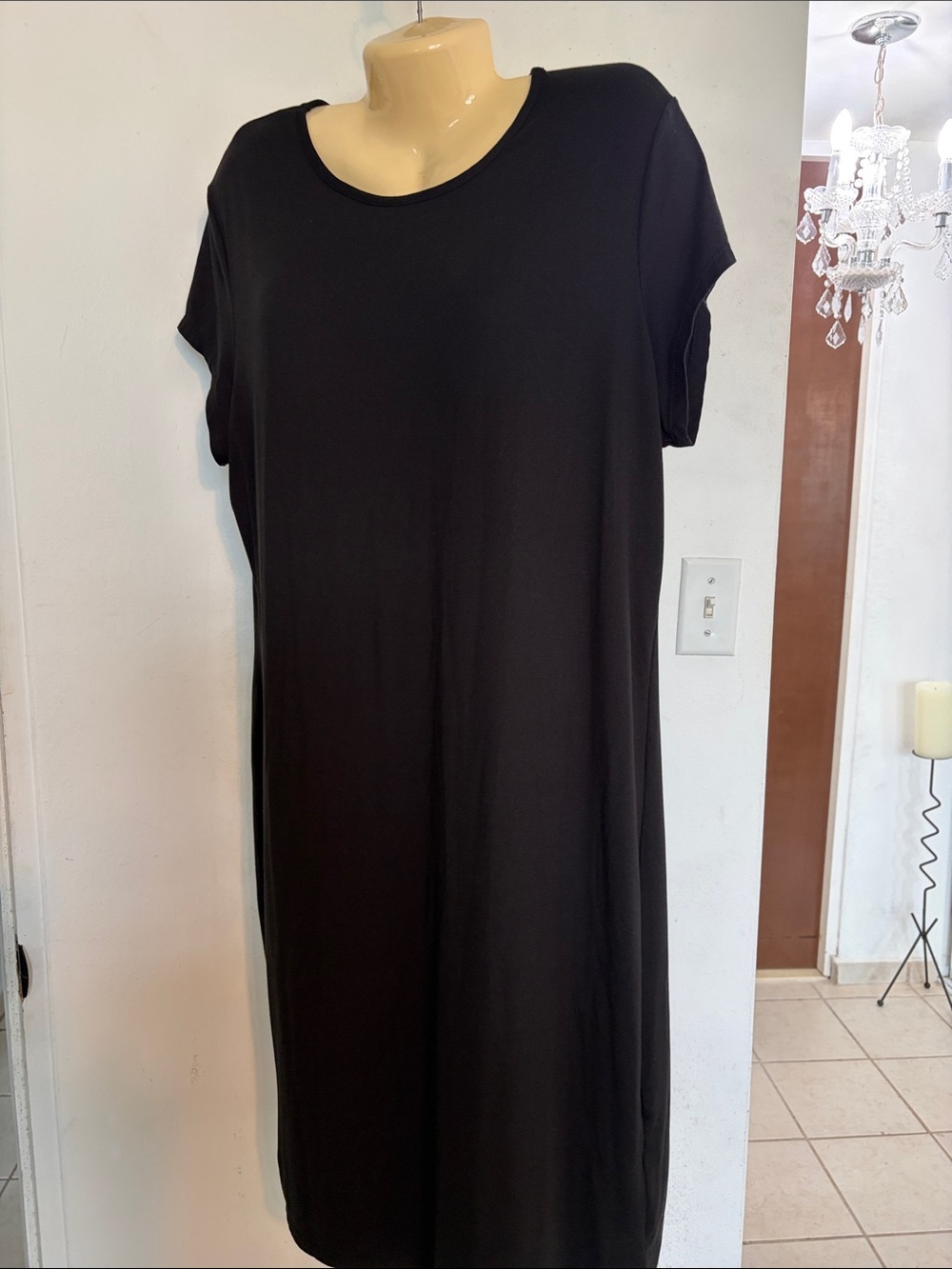 Women's Black Short-Sleeve Midi Dress